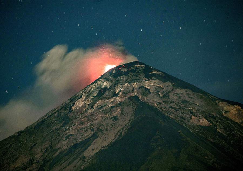 فوران آتشفشان- فوئگو- گواتمالا 